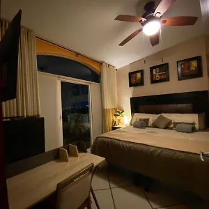 Ocean Front- Marina View- Tiara Sands Resort, Sleeps 4 Apartamento Mazatlán